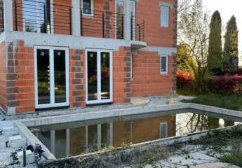 Moderne Neubau-Villa im Rohbaustadium mit Swimmingpool in Barban