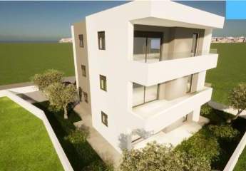 Moderne Neubau Designer-Erdgeschosswohnung mit Garten in unmittelbarer Meeresnähe von Vodice