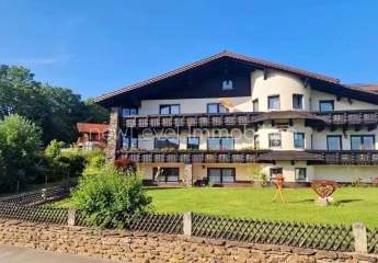 Vermieten, Wohnen, Erholen - dieses Haus kann alles! Einmalige Chance im Bayerischen Wald