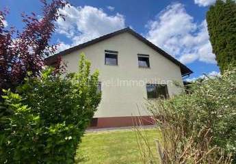 Beim Grundstück richtig Geld gespart! Großes, teilrenoviertes ZFH mit 2 ETW, Garage und Garten, frei