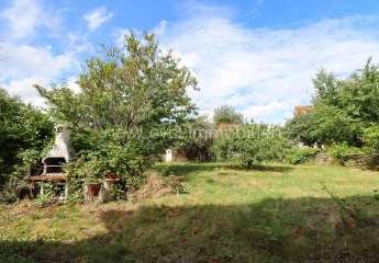 Wohnhaus mit großem Garten und Garagen - Sanierungschance / Neubau / Verdichtung