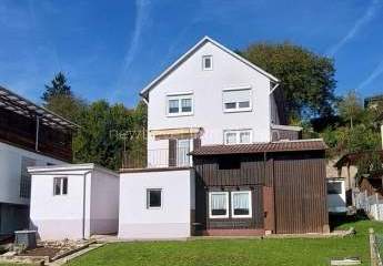 Ausbaufähiges Einfamilienhaus mit Garage und großem Grundstück
