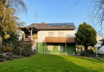 Einfamilienhaus mit 2 Einliegerwohnungen & großem Garten