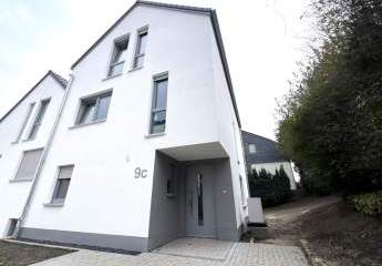 Energieeffiziente Doppelhaushälfte in Wetter: Modernes Wohnen mit Gestaltungsmöglichkeiten