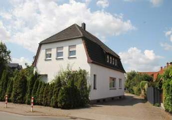 Handwerker aufgepasst! Zweifamilienhaus mit großem Garten in ruhiger Wohnlage