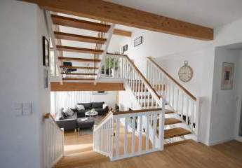 Luxuriöses Architektenhaus mit ELW und Pool in ruhiger Villenlage