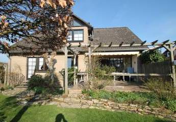 Tolles Familienhaus mit sonnigem Garten und Doppelgarage in grüner Wohnlage