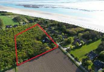 Einzigartige Investitionsgelegenheit auf Föhr – Ferienhaus mit 6 genehmigten Einheiten, großem Grundstück und Entwicklungspotenzial