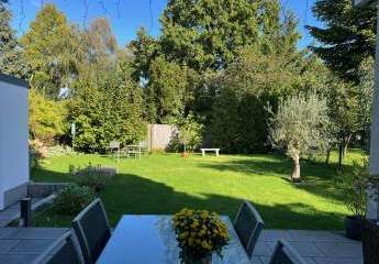 Hochwertig ausgestattete 4 Zi. Eigentumswohnung BJ. 2019
Erdgeschoss mit Terrasse und Garten