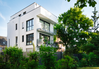 Neubau-Erstbezug: Penthouse-Maisonette in Fußnähe zum Aukammtal