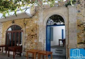Traditionelle und große Ruine zum Verkauf im Dorf Panormos auf Kreta