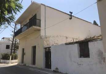 Kreta, Panormos: Renovierungsbedürftiges Haus mit 2 Wohnungen zu verkaufen