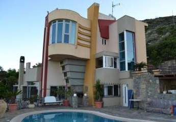 Große Villa mit 5 Zimmern und herrlichem Meerblick auf die Bucht von Elounda