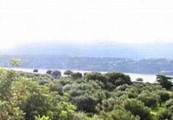 Land mit Panoramablick auf die Bucht von Souda