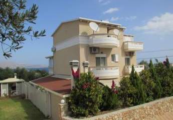 MIT VIDEO - Schöne 3-stöckige Villa zum Verkauf in Kalyves Kreta