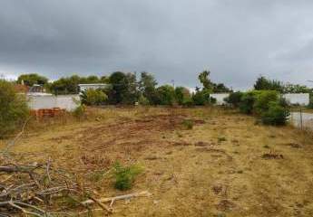 Grundstück mit hoher Baudichte in Akrotiri