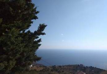 Atemberaubendes Land mit Blick auf die Bucht auf Kreta