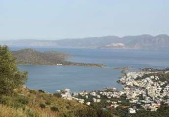 Kreta, Elounda: Baugrundstück mit Meerblick im Elite-Touristengebiet zu verkaufen