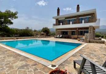 MIT VIDEO: Kreta, Vathi: Steinvilla mit wunderschönem Pool und Meerblick zu verkaufen