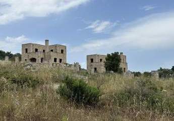 Kreta, Armeni Rethymno: 4 Rohbau-Steinvillen auf großem Grundstück zu verkaufen