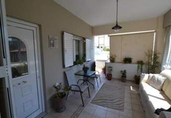 Kreta, Elounda: Geräumige 4-Zimmer-Wohnung im Zentrum zu verkaufen