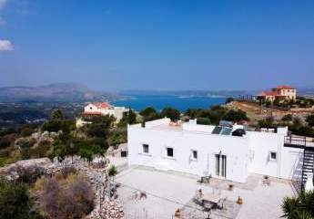 MIT BESICHTIGUNGSVIDEO! Kreta, Drapanos: Zeitgenössische einstöckige Villa mit faszinierender Aussicht zu verkaufen