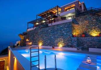 Luxus-Villa mit sieben Zimmern, Pool und Meerblick, Blick auf Stadt und Strand auf Kreta