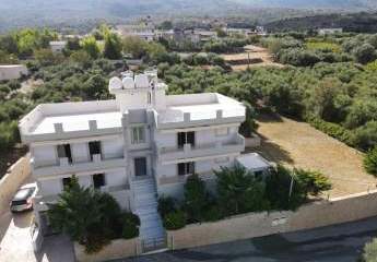 Kreta, Argouli: Zweistöckiges Haus mit Keller zu verkaufen