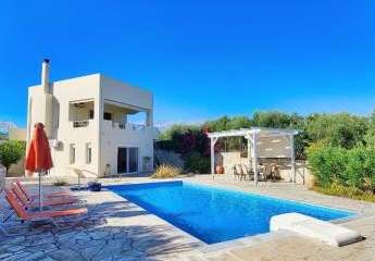 Schöne Villa mit Panoramablick auf das Meer und die Berge auf Kreta Kalyves