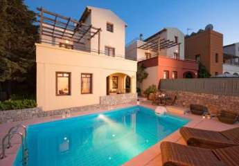 Kreta, Plaka: Geräumige Villa mit Meerblick und privatem Pool zu verkaufen