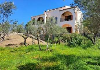 MIT VIDEO: Kreta, Sellia: Exquisite Villa mit atemberaubendem Bergblick zum Verkauf