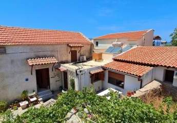 MIT VIDEO: Kreta, Plaka Chania: Renoviertes 2-Bett-Steinhaus zum Verkauf in Plaka – Garten, Lagerraum und zusätzliche Baurechte