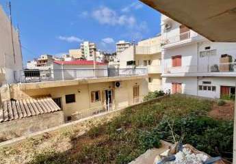 Kreta, Agios Nikolaos: Unfertige Wohnung in der Stadt zu verkaufen