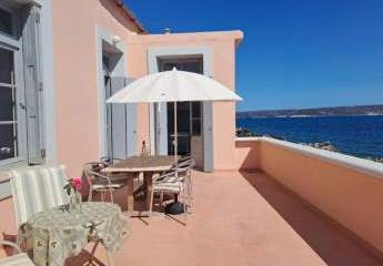 Kreta, Kalyves: Elegante neoklassizistische Villa am Meer zu verkaufen