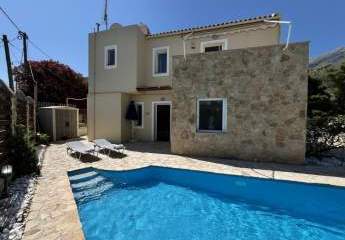MIT VIDEO: Kreta, Kournas: Schöne Villa mit drei Schlafzimmern, nur wenige Schritte vom Kournas-See entfernt