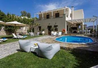Kreta, Perama: Villa mit 2 Apartments und 1 Studio in Stadtnähe zu verkaufen