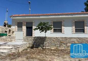 Kreta, Kapariana: Haus in einer ruhigen Nachbarschaft im Dorf Agioi Deka
