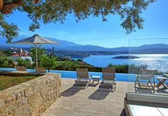 Kreta, Plaka: 2 Luxusvillen mit Tennisplatz, Olivenhain und atemberaubendem Meerblick zu verkaufen