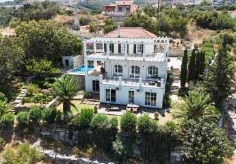 MIT VIDEO - Kreta, Kournas: Luxusvilla mit Panorama-Meerblick und drei Apartments zu verkaufen