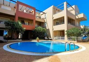 MIT VIDEO: Kreta, Maleme: Erdgeschoss-Apartment mit 2 Schlafzimmern, Garten und Gemeinschaftspool, nur wenige Schritte vom Strand entfernt