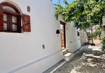 Kreta, Kritsa: Wunderschön restauriertes zweistöckiges Haus mit Dachterrasse zu verkaufen