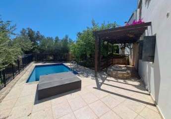 Kreta, Douliana: Renoviertes Steinhaus mit Pool und Garten zu verkaufen