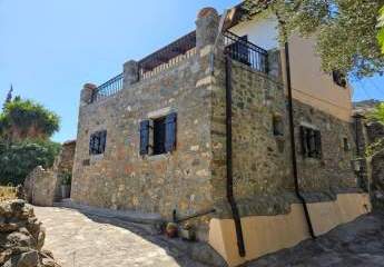 Kreta, Platipodi: Renoviertes Steinhaus mit angelegtem Garten und großer Terrasse zu verkaufen