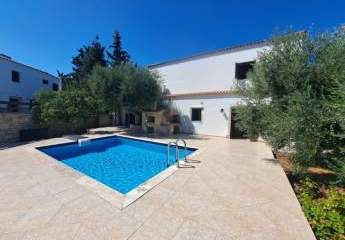 Kreta, Douliana: Elegante Villa mit Pool und Garten zu verkaufen