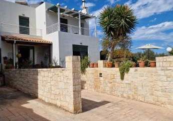 Kreta, Chersonisos: Große Villa am Dorfrand zu verkaufen