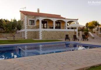 3 Luxusvillen mit Pool in Douliana