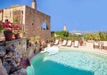 Kreta, Samonas: Zweistöckige Villa mit Panoramablick auf das Dorf zu verkaufen