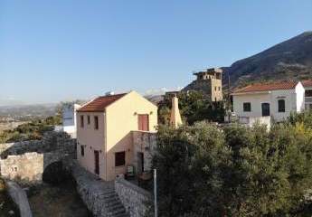 Kreta, Patima: Zweistöckiges Haus mit Berg- und Meerblick sowie zusätzlicher Ausbaumöglichkeit zu verkaufen