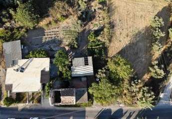 Kreta, Agii Pantes: Schönes Dorfgrundstück mit Bergblick zu verkaufen