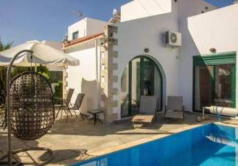 Kreta, Maleme: Traditionelles kretisches Haus zu verkaufen, nur wenige Schritte vom Strand entfernt